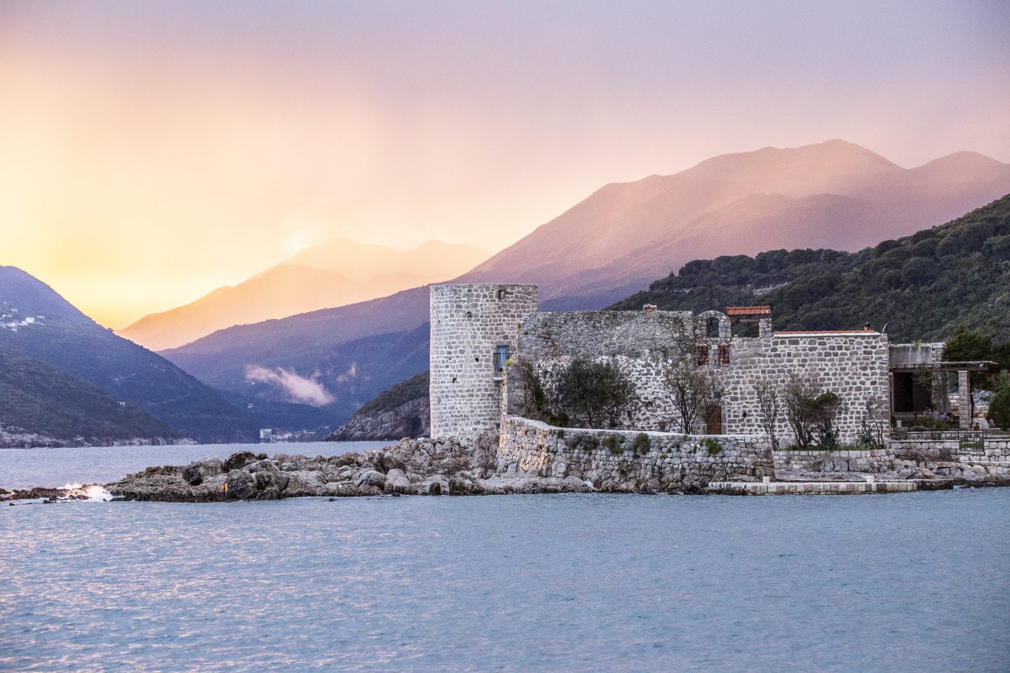 das Aushängeschild Montenegro's: die Bucht von Kotor • the travely