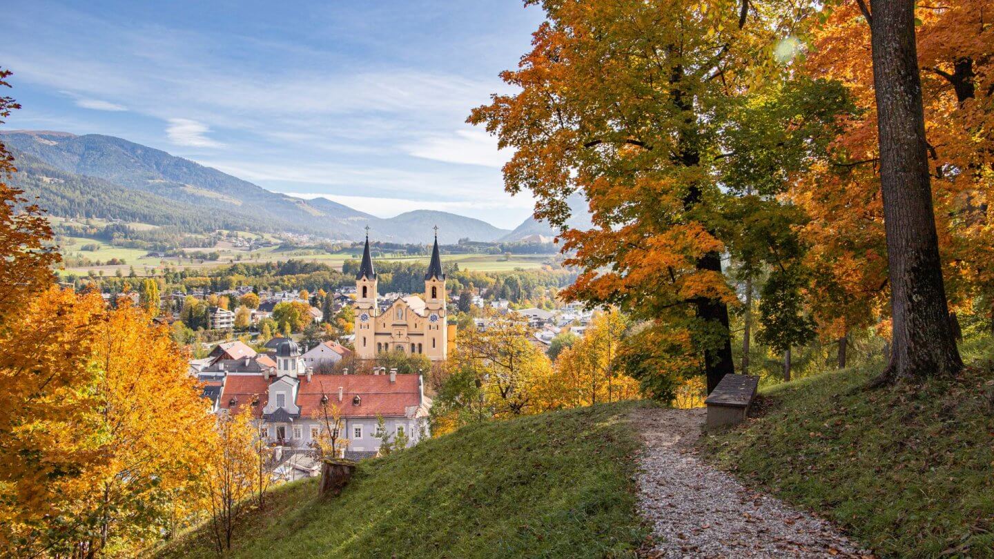 Bruneck im Herbst: Altstadtflair, kleine Wanderung & süße Kastanienmomente