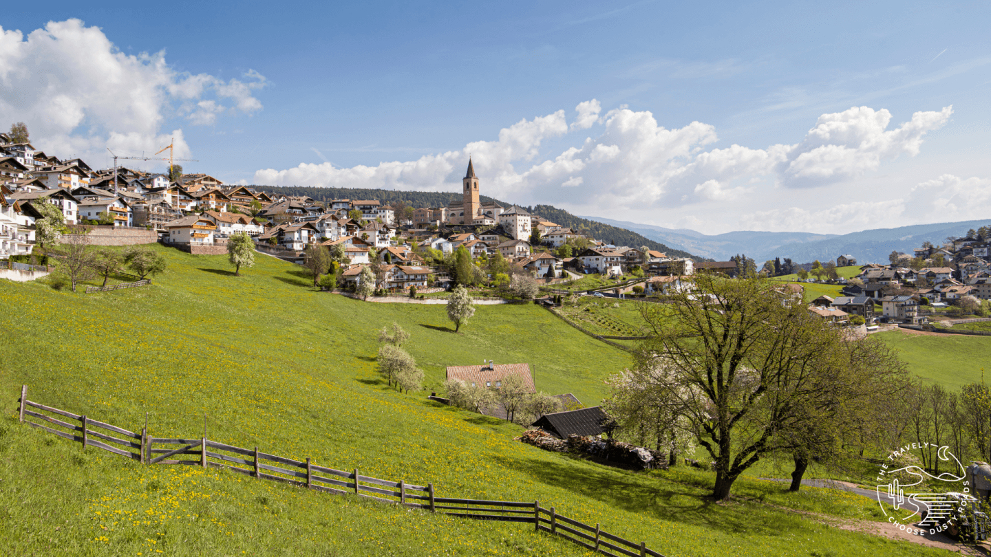 Jenesien im Frühling: Krokusblüte & genussvolle Wanderungen am Tschögglberg