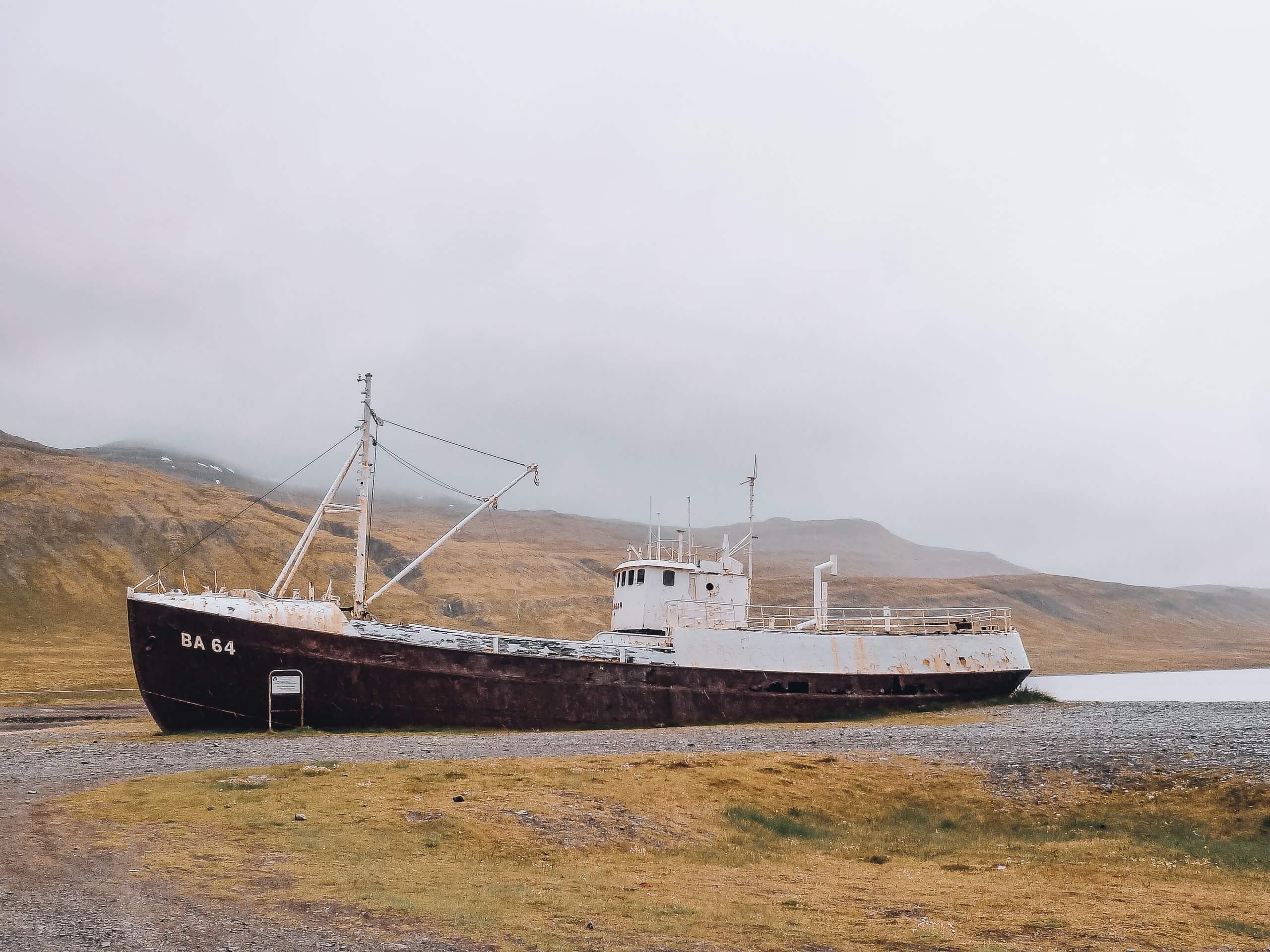 Schiffswrack in den Westfjorden